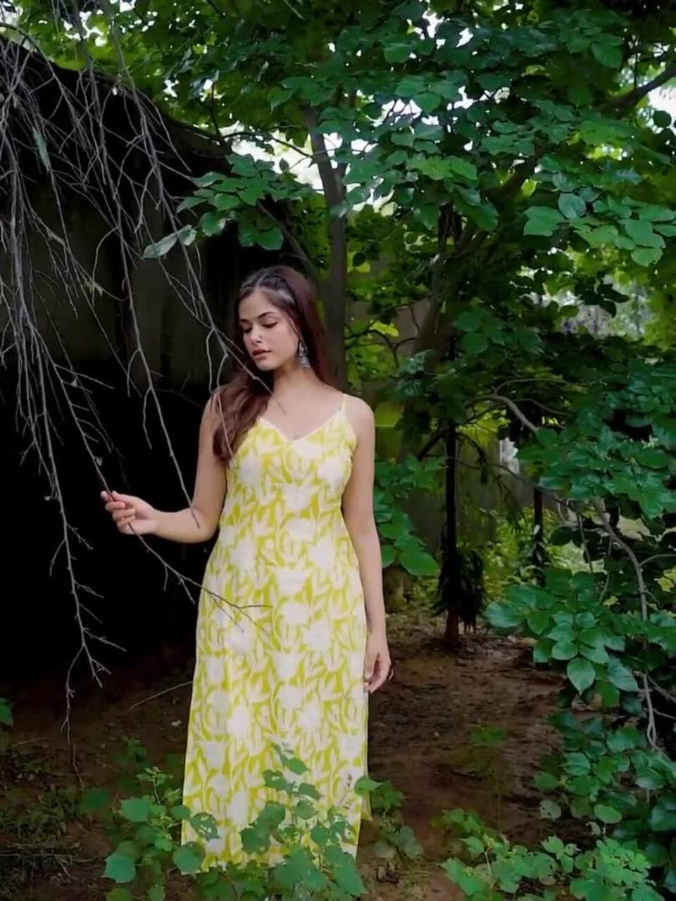 Zoktraa Sunshine Bloom Sleeveless Cotton Kurta (Yellow & White Floral Print)